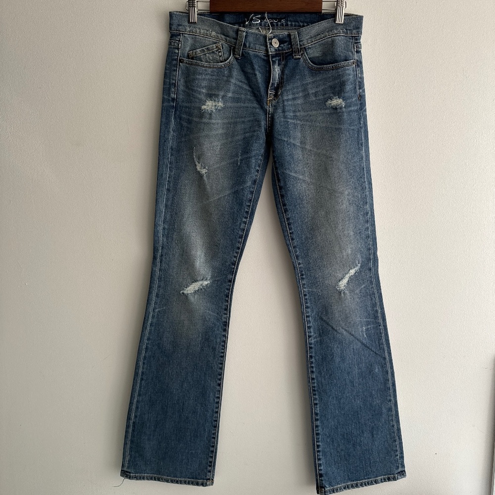 Victoria’s Secret low rise destructed finish jeans - like new Sz 4